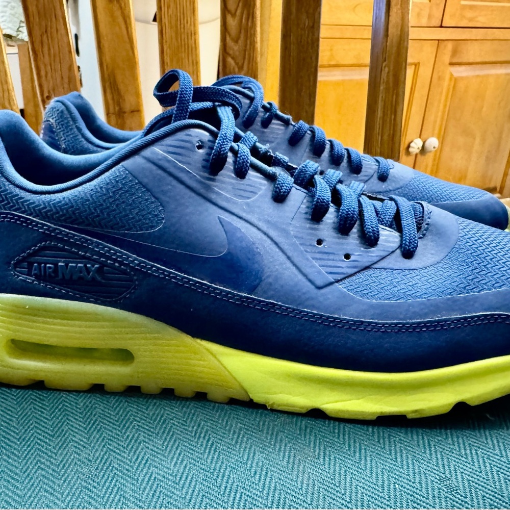 Nike Women’s Air Max 90 in Blue and Yellow, 12B